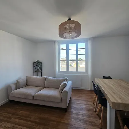 Lumineux Avec Vue Sur Le Chateau *